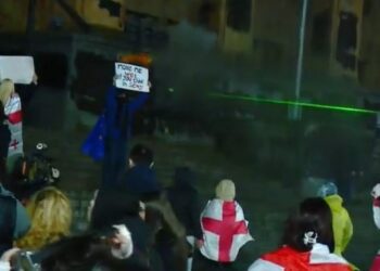 სპეცრაზმმა მოქალაქეების წინააღმდეგ ცრემლსადენი გაზისა და წყლის ჭავლის გამოყენება უკვე დაიწყო