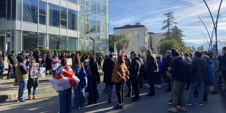 ” არა მოძალადე რეჟიმს” – ოზურგეთში მორიგი საპროტესტო აქცია გაიმართა