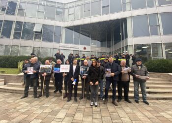 ოზურგეთის პოლიციის შენობის წინ აქცია-პერფორმანსი გაიმართა