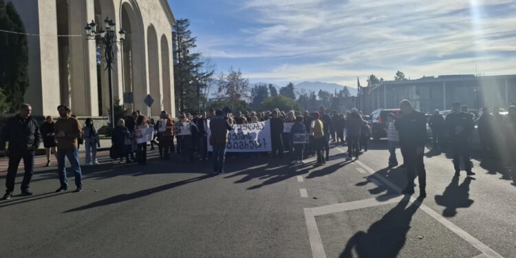 ამ წუთებში ოზურგეთში საპროტესტო აქცია-მსვლელობა მიმდინარეობს