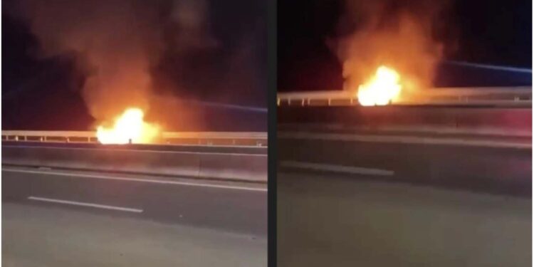 ვიდეო – კახეთის გზატკეცილზე ავტომობილი დაიწვა