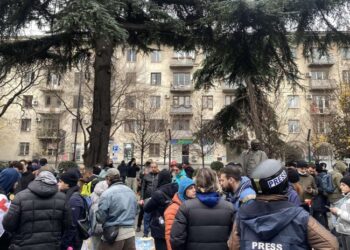 სახალხო პროტესტი არალეგიტიმურ ხელისუფლებას – თსუ-ს პირველ კორპუსთან აქცია გრძელდება