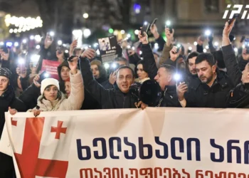 პარლამენტთან საპროტესტო აქცია მიმდინარეობს