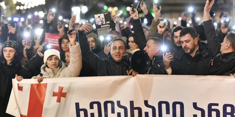 პარლამენტთან საპროტესტო აქცია მიმდინარეობს