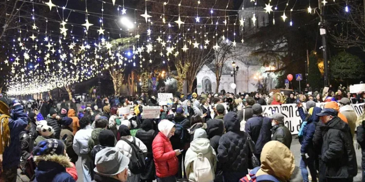 პარლამენტთან აქცია განახლდა – აქციის მონაწილეებმა საავტომობილო გზა გადაკეტეს