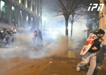 პარლამენტის მიმდებარედ ცრემლსადენი გაზის გაშვების შედეგად აქციის არაერთი მონაწილე დაშავდა