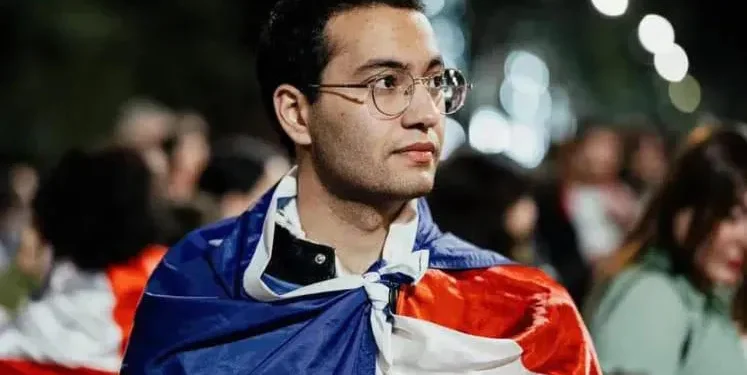 „დაფიონის“ დამფუძნებლის, ზვიად ცეცხლაძის მამა – 19 წლისაა ჩემი შვილი და ისეთი ბრალდება წაუყენეს, ბინ ლადენსაც კი შეშურდებოდა – ბრალის დადგენილებაში წერია: „შეიარაღებული თავდასხმა“, „აფეთქებების ორგანიზება“