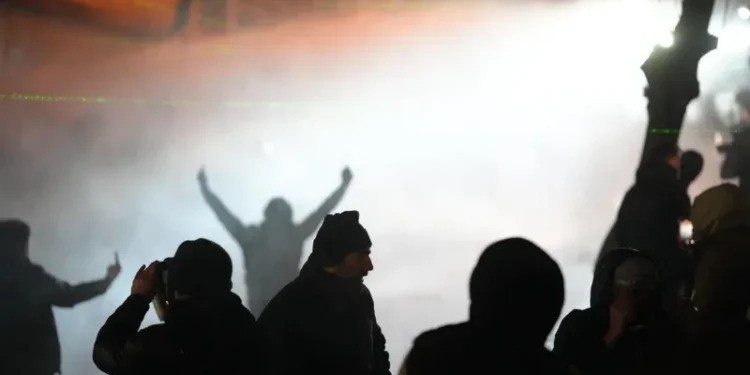 სპეციალური დანიშნულების რაზმის წარმომადგენლები აქციის მონაწილეების წინააღმდეგ წყლის ჭავლს პერიოდულად იყენებენ