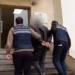 ვიდეო – დაკავებულია 4 პირი, რომლებიც მოქალაქეებთან რეკავდნენ და არწმუნებდნენ, რომ მათი ოჯახის წევრის ბრალეულობით მომხდარი იყო ავტოსაგზაო შემთხვევა და თანხას სძალავდნენ