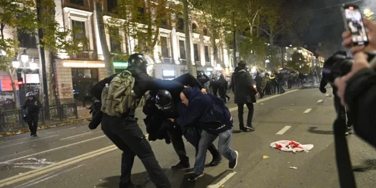 რუსთაველის გამზირზე აქციის რამდენიმე მონაწილე დააკავეს