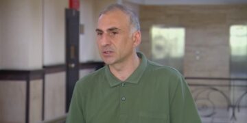 “ვფიქრობ, ნეკნი აქვს გატეხილი, ცემის ფაქტსაც ჰქონდა ადგილი” – ელისაშვილის ადვოკატი