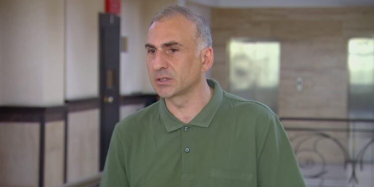 “ვფიქრობ, ნეკნი აქვს გატეხილი, ცემის ფაქტსაც ჰქონდა ადგილი” – ელისაშვილის ადვოკატი