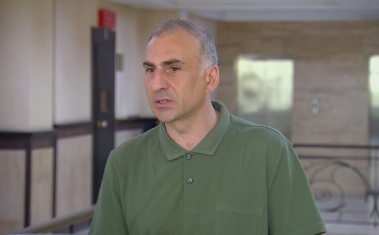 “ვფიქრობ, ნეკნი აქვს გატეხილი, ცემის ფაქტსაც ჰქონდა ადგილი” – ელისაშვილის ადვოკატი