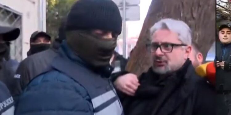 პოლიციამ ნიკა გვარამია დააკავა