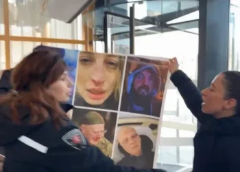 საპროტესტო აქციის მონაწილეები იუსტიციის სახლში შევიდნენ და თანამშრომლებს გაფიცვისკენ მოუწოდეს – იუსტიციის სახლმა დროებით მუშაობა შეაჩერა