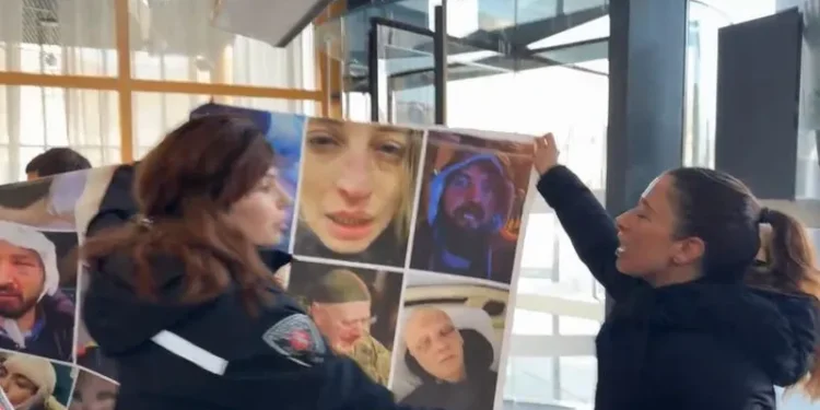 საპროტესტო აქციის მონაწილეები იუსტიციის სახლში შევიდნენ და თანამშრომლებს გაფიცვისკენ მოუწოდეს – იუსტიციის სახლმა დროებით მუშაობა შეაჩერა