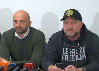 ზურაბ ჯაფარიძე – შსს-ს გავრცელებული კადრები, სადაც ე.წ. მოლოტოვის კოქტეილები ჩანს, დადგმული სცენაა, რომელსაც საზოგადოების შესაშინებლად იყენებენ – პარტიების ოფისებიდან ამოღებული ნივთები კანონსაწინააღმდეგო არ არის