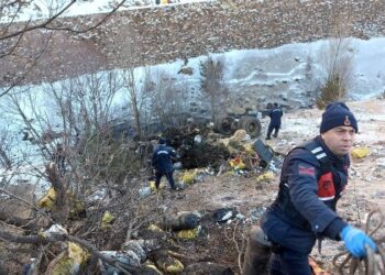 თურქეთში, სატვირთო ავტომობილი 100 მეტრის სიღრმის ხრამში გადავარდა