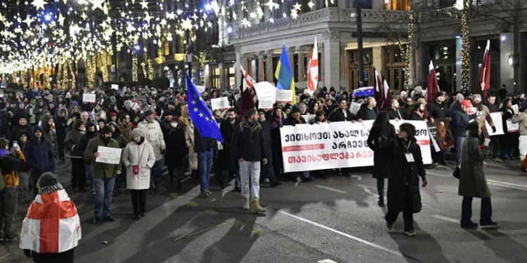 რუსთაველის გამზირის მიმართულებით მარში – „დასავლური განათლებით ევროპისკენ!“ მიმდინარეობს