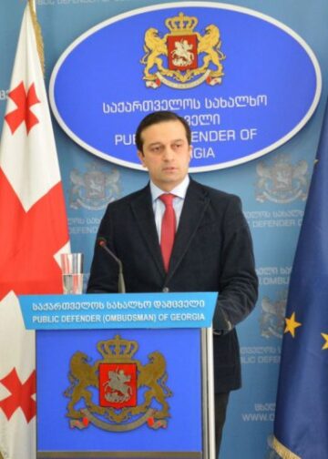 ომბუდსმენი: იზოლატორებსა და კლინიკებში მყოფი 227 პირი არასათანადო მოპყრობაზე მიუთითებს