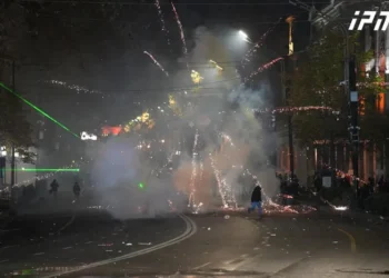 სპეცრაზმი აქციის მონაწილეების დაშლის მიზნით სპეციალურ საშუალებებს იყენებს