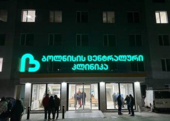 დაპირისპირებისას, რომელიც ორი არასრულწლოვანის ავტოავარიით დაღუპვას მოჰყვა, 9 ადამიანი დაშავდა