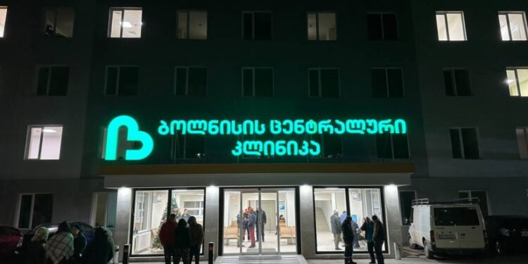 დაპირისპირებისას, რომელიც ორი არასრულწლოვანის ავტოავარიით დაღუპვას მოჰყვა, 9 ადამიანი დაშავდა