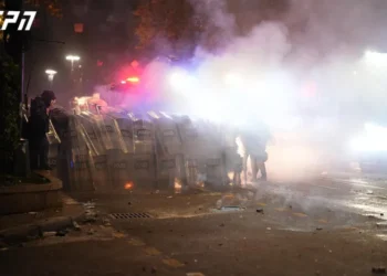 სპეცრაზმმა მომიტინგეების წინააღმდეგ წყლის ჭავლის გამოყენება დაიწყო – ისვრიან ე.წ. გაზის კაფსულებსაც