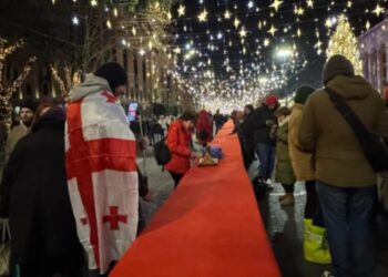 რუსთაველის გამზირზე აქციის მონაწილეებმა სუფრა გაშალეს