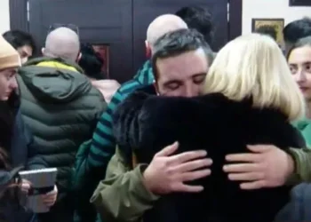 სასამართლომ საპროტესტო აქციაზე დაკავებული 2 პირი სიტყვიერი გაფრთხილების შემდეგ დარბაზიდან გაათავისუფლა, ხოლო ერთს 2300 – ლარიანი ჯარიმა დააკისრა