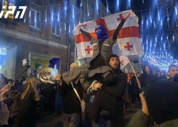 “ხორუმით ევროპისკენ” – ამ ლოზუნგით ფილარმონიიდან რუსთაველის გამზირის მიმართულებით მოცეკვავეები ხორუმის მწკრივით მსვლელობას მართავენ