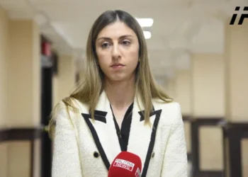 მომღერალი აჩიკო მეფარიძე დაზარალებულ ლელა ჯუღელს სახეში მუშტი ჩაარტყა და მოკვლით დაემუქრა – პროკურორი