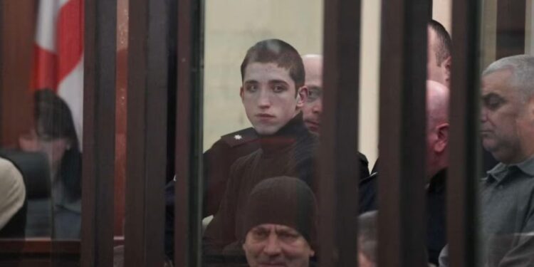 აქციების ფარგლებში დაკავებული ირაკლი მიმინოშვილი სხდომაზე უჰაერობის გამო შეუძლოდ გახდა