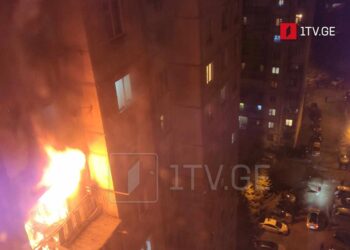 თბილისში, საცხოვრებელი კორპუსის ერთ-ერთ ბინაში ხანძარია