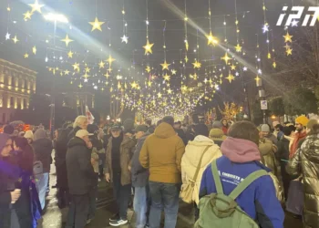 პარლამენტთან საპროტესტო აქციაზე მოქალაქეები იკრიბებიან – რუსთაველის გამზირი გადაკეტილია