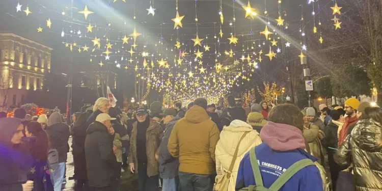 პარლამენტთან საპროტესტო აქციაზე მოქალაქეები იკრიბებიან – რუსთაველის გამზირი გადაკეტილია