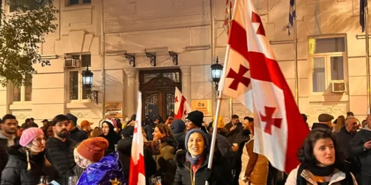 აჭარის მთავრობის სახლთან საპროტესტო აქცია მიმდინარეობს