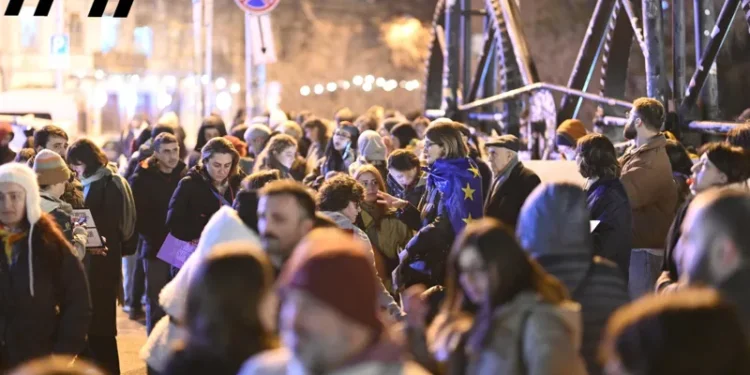 „სოციალური სამართლიანობა შეუძლებელია ოლიგარქიაში“ – აქციის მონაწილეები რესპუბლიკის მოედანზე იკრიბებიან