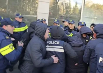 შსს – თემქაზე, პოლიციის შენობასთან 6 პირია დაკავებული