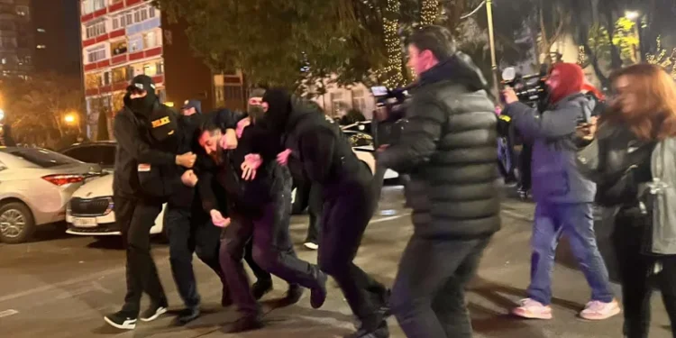 აჭარის მთავრობის სახლთან აქციის რამდენიმე მონაწილე დააკავეს