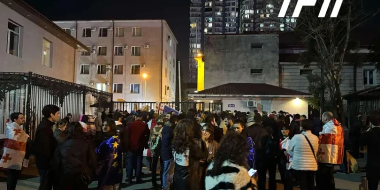 ბათუმში დაკავებული 10 პირიდან 4 გაათავისუფლეს – გათავისუფლებულთა შორისაა „ბათუმელების“ დირექტორი მზია ამაღლობელი