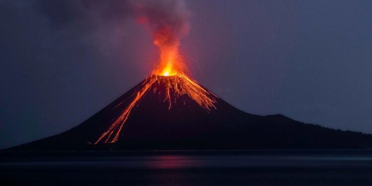 ვიდეო – ინდონეზიაში ვულკანი “იბუ” ამოიფრქვა