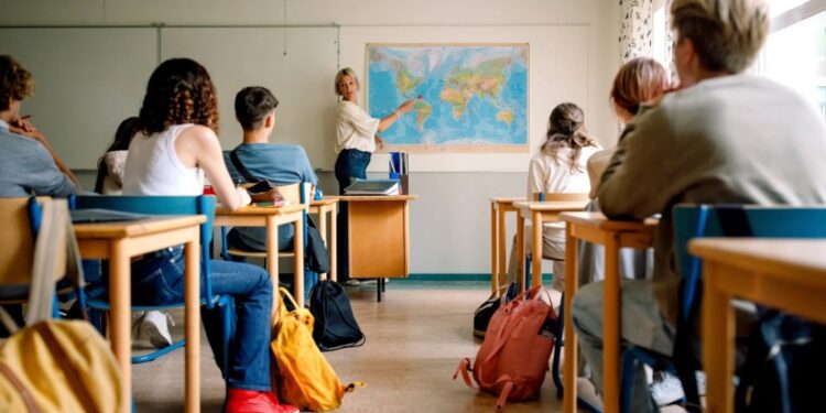 ევროპის რომელ ქვეყანაშია მასწავლებლის ხელფასი ყველაზე მაღალი და ყველაზე დაბალი?