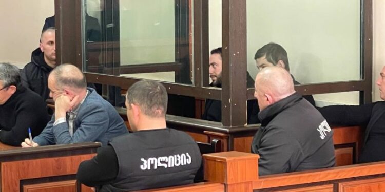 “თავს ვიცავდი და იმიტომ ვესროლე” – მესტიაში მომხდარ მკვლელობასა და ყაჩაღობაში ბრალდებულებს წინასწარი პატიმრობა შეეფარდათ