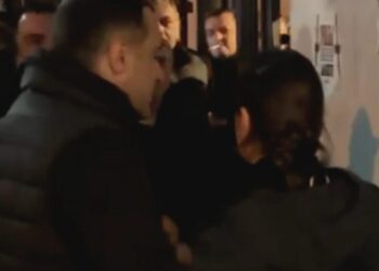 ბათუმში პოლიციამ აქციაზე ბათუმელების დირექტორი მზია ამაღლობელი დააკავა