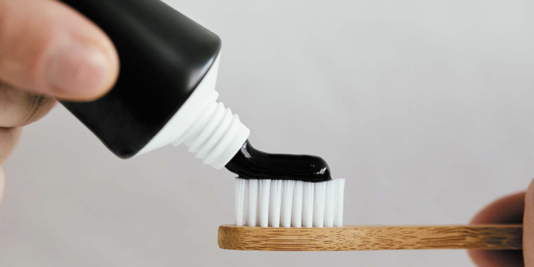 უსაფრთხოა თუ არა ნახშირის კბილის პასტა კბილებისთვის?