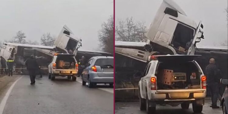 ერთმანეთს ტრაილერი და ოთხი მსუბუქი ავტომანქანა შეეჯახა – დაღუპულია 4 ადამიანი
