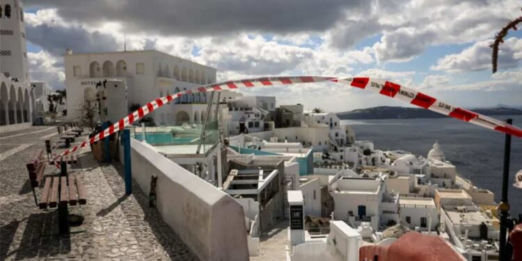 საბერძნეთის კუნძულ სანტორინის მახლობლად კიდევ სამი მიწისძვრა მოხდა
