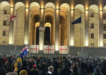 საპროტესტო აქციის მონაწილეებმა რუსთაველის გამზირი გადაკეტეს