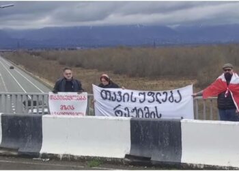 “თავისუფლება მზიას და რეჟიმის ყველა პატიმარს” – ჟურნალისტის აქცია მზია ამაღლობელის მხარდასაჭერად